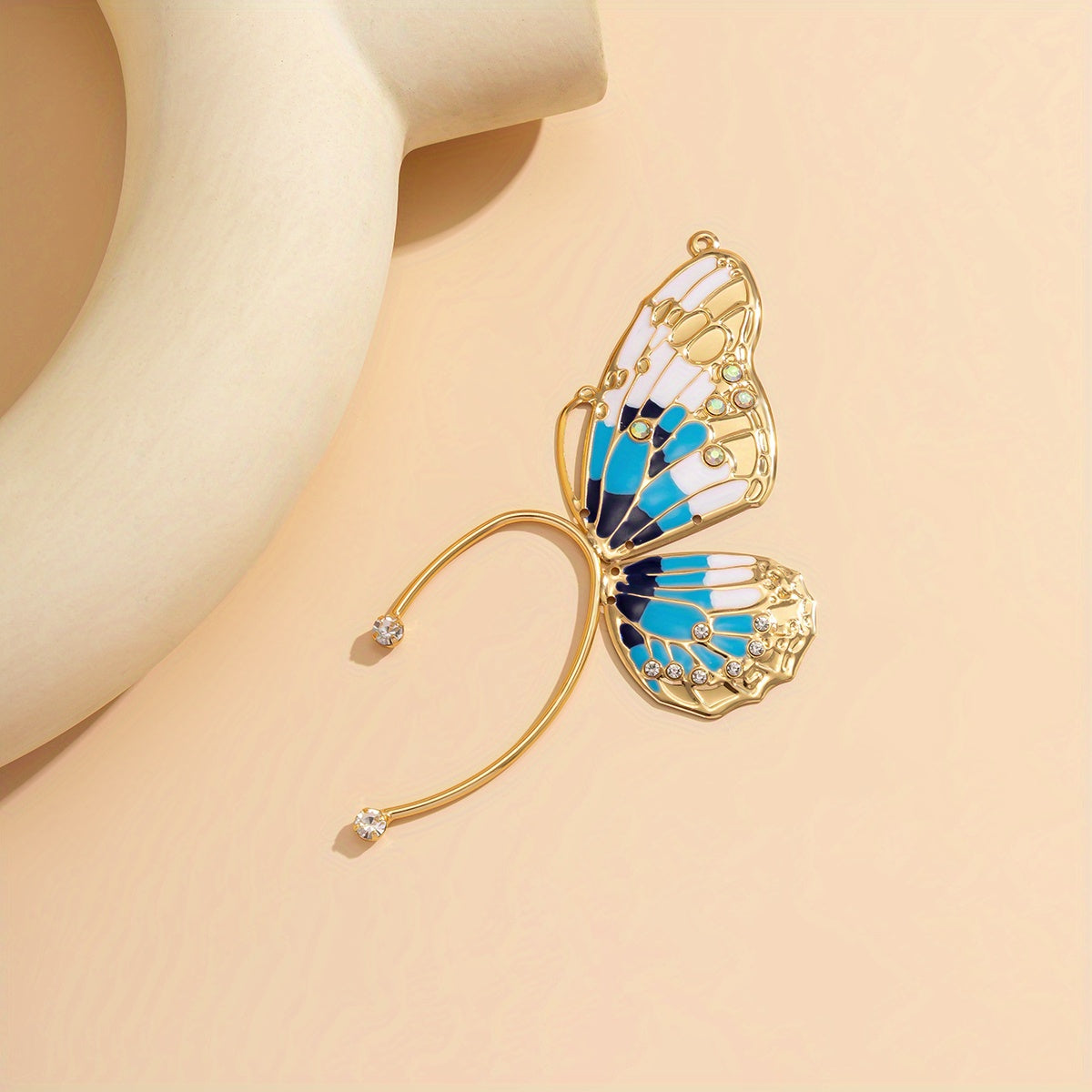 Gorgeous Big Butterfly Wing Ear Wrap with Sparkling Rhinestones - Retro Cute Style Zinc Alloy Jewelry for the Stage