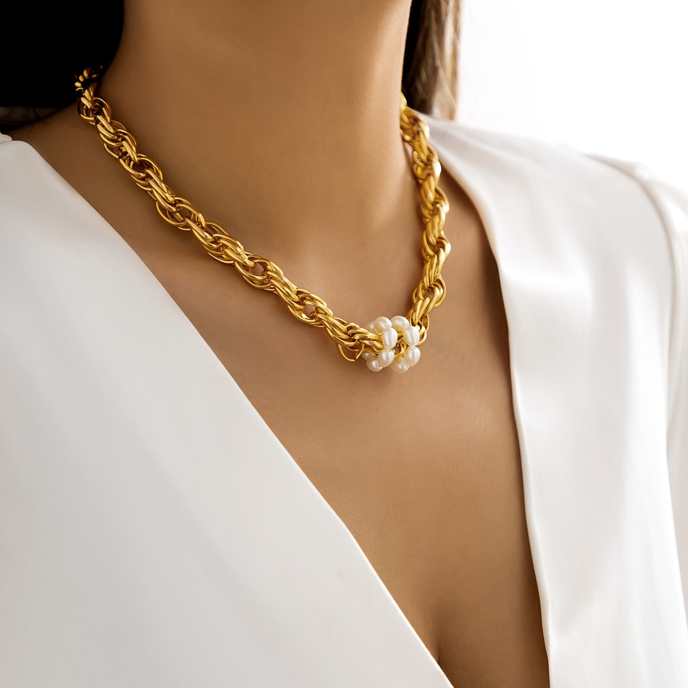 Vintage Faux Pearl Decoration Hollow Chain Charm Necklace: Add a Stylish Touch to Your Outfit with this Hip-Hop Jewelry for Women