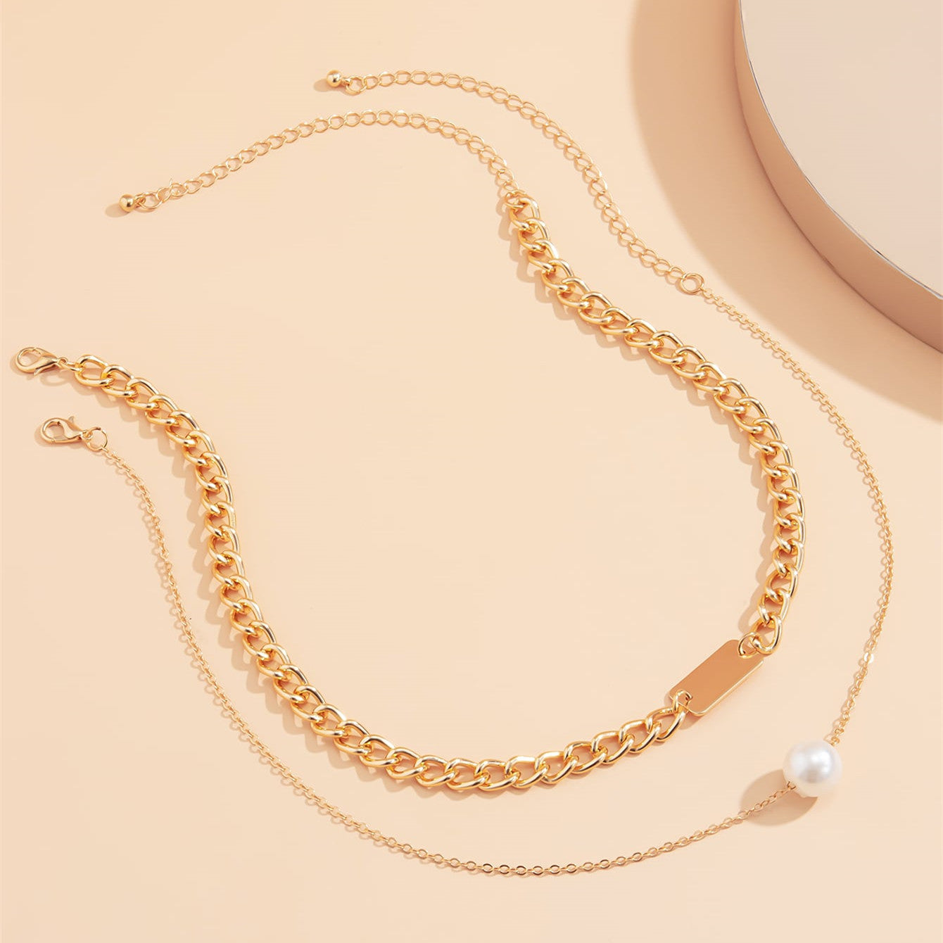Gorgeous 2pcs Faux Pearl Decor Necklace - Add Some Sparkle to Your Look!