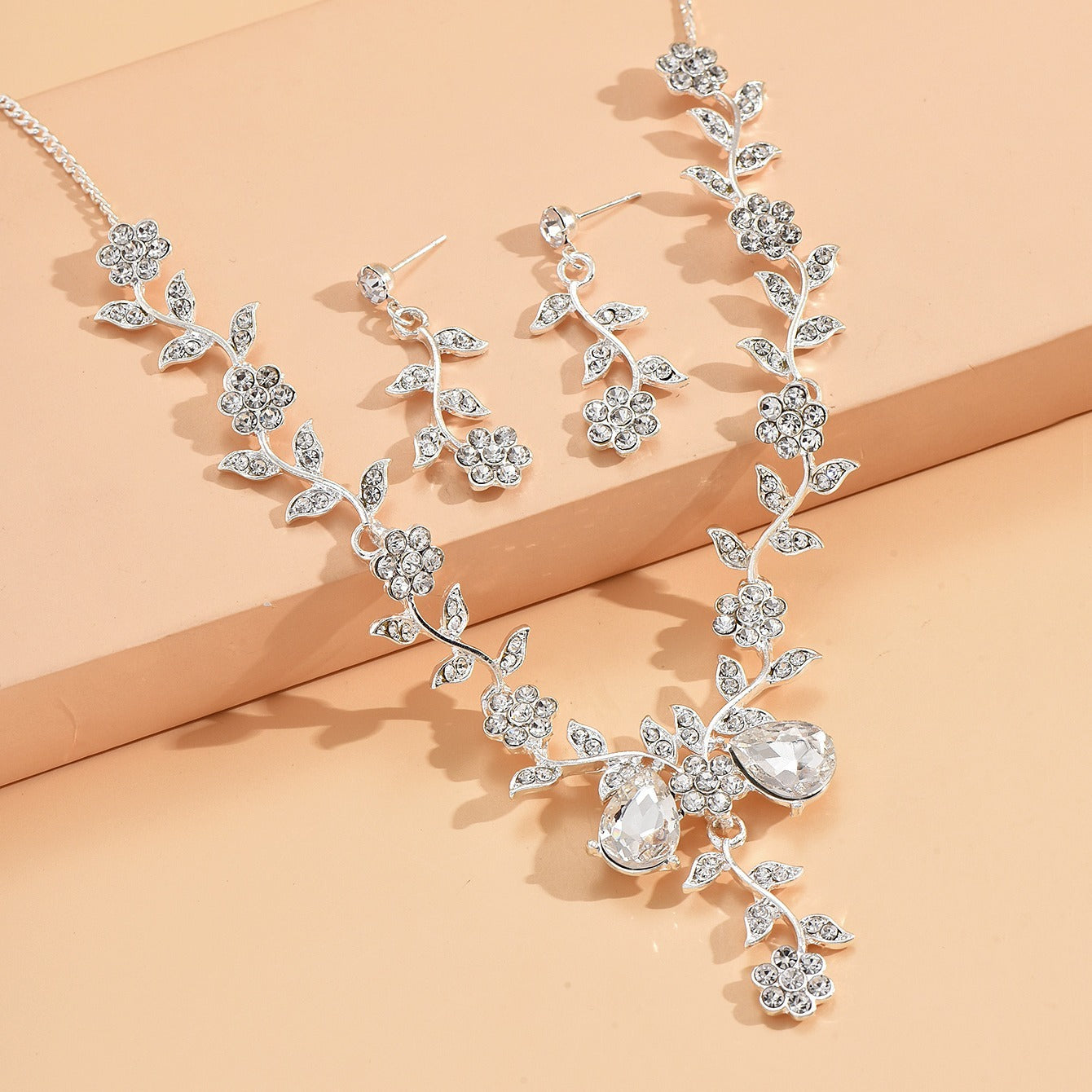 Bride Wedding Jewelry Sets Flower Crystal Bridal Necklace & Earrings Set Leaf Shape Prom Costume Jewelry Set Rhinestone Pendant Necklace For Women And Girls Xmas Gift