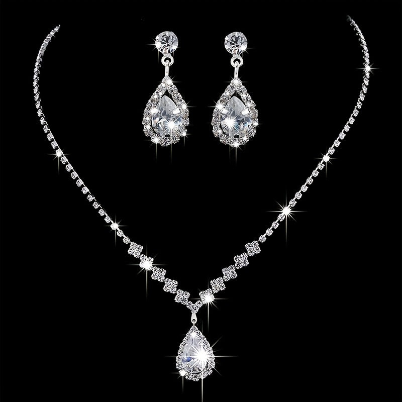 Luxury Rhinestone Water Drop Necklace Set - Fashionable and Eye-Catching Jewelry for Any Occasion