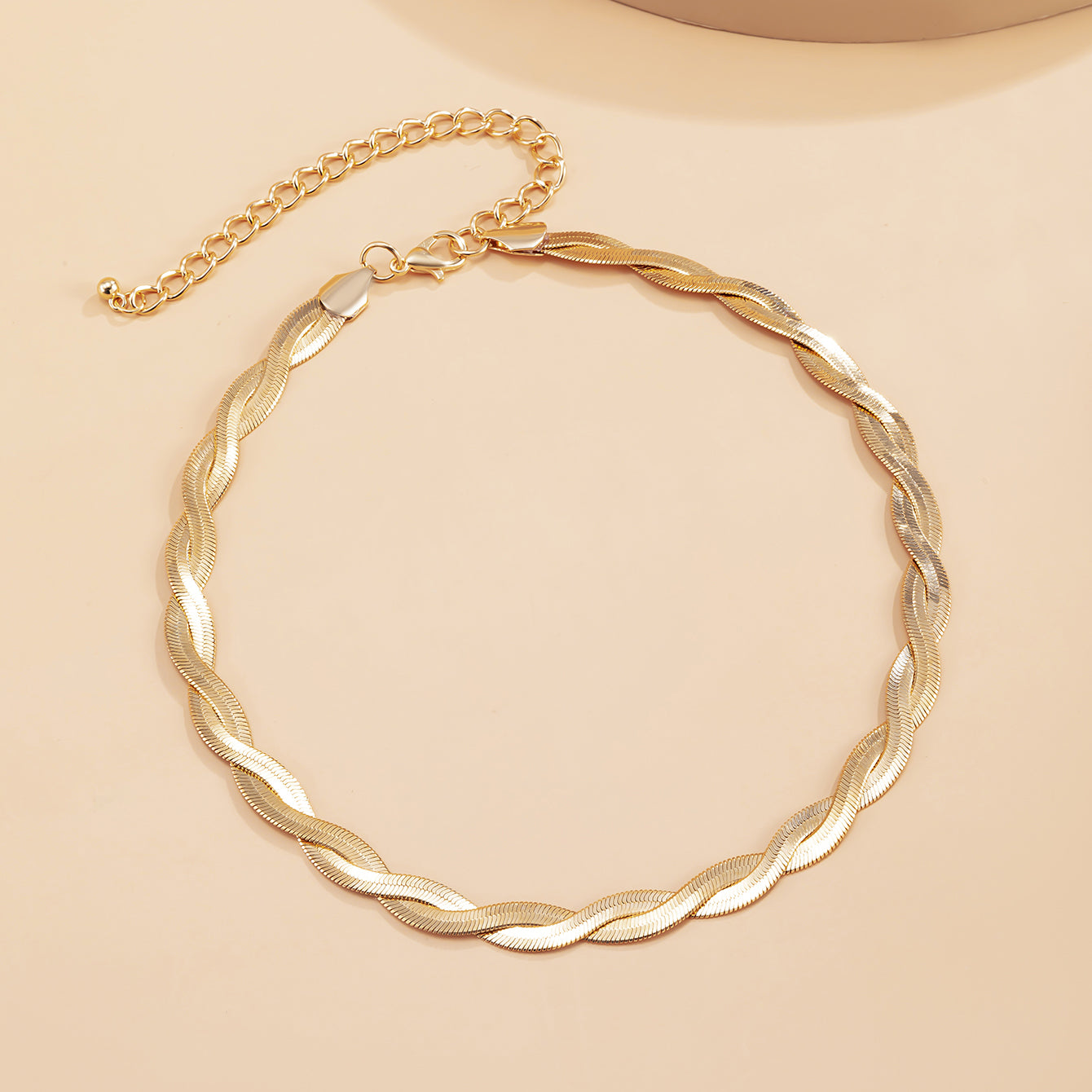 Elegant and Stylish: 1 Piece Braided Chain Necklace - Perfect for Any Occasion!