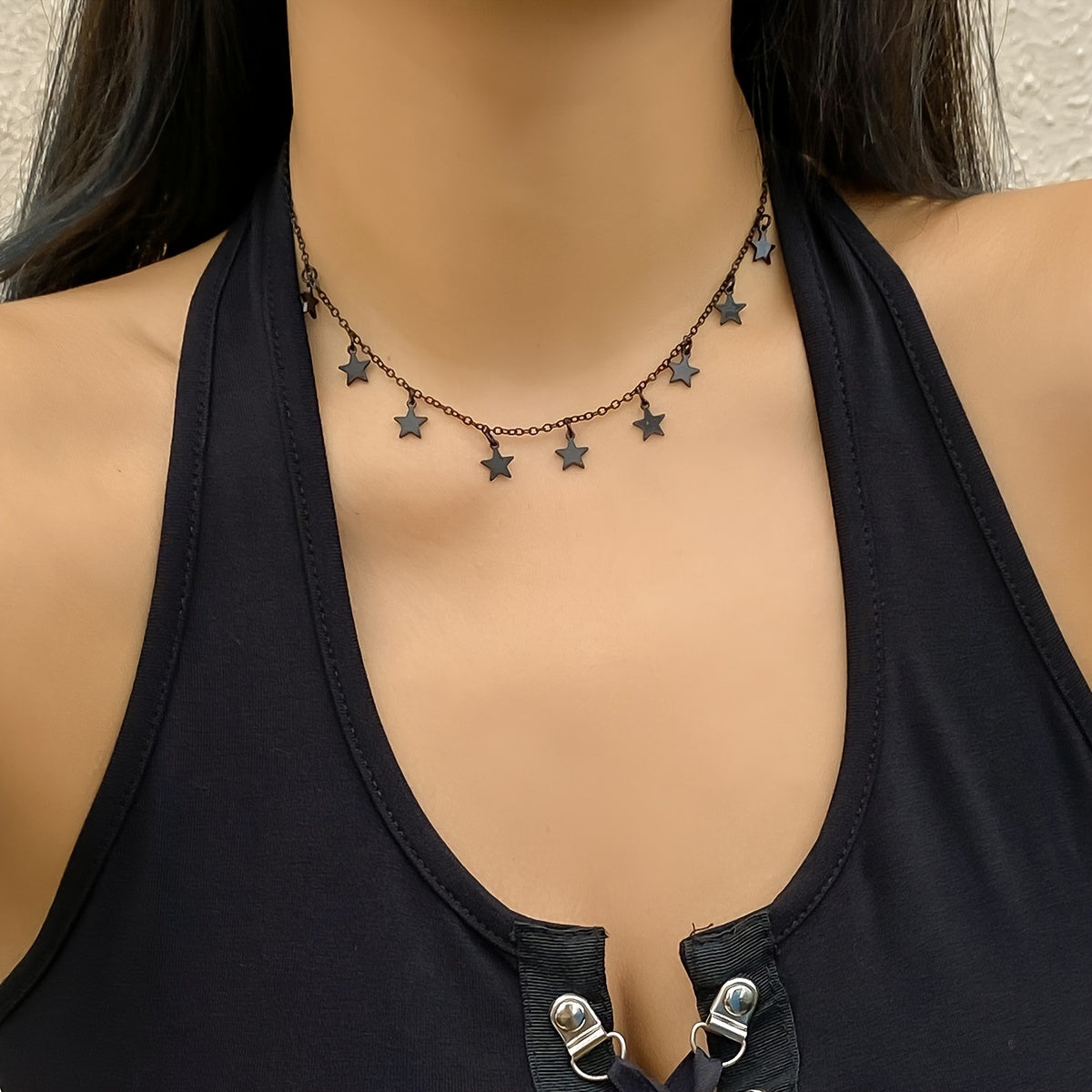 Gorgeous Star-Shaped Pendant Necklace - Perfect for Adding Personality to Your Outfit!