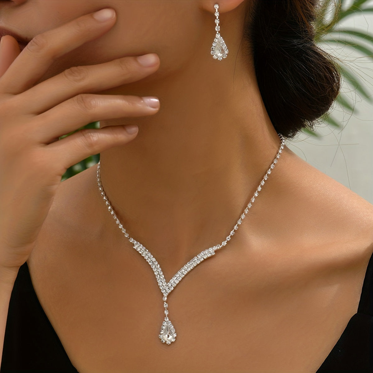 Elegant Water Drop Rhinestone Necklace and Earrings Set - Fine Jewelry for a Sophisticated Look