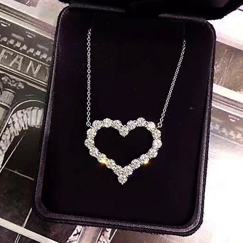 Gorgeous Vintage White Crystal Heart Pendant Necklace - Perfect for Any Occasion!