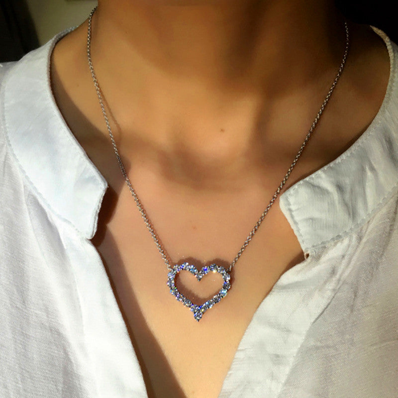 Gorgeous Vintage White Crystal Heart Pendant Necklace - Perfect for Any Occasion!