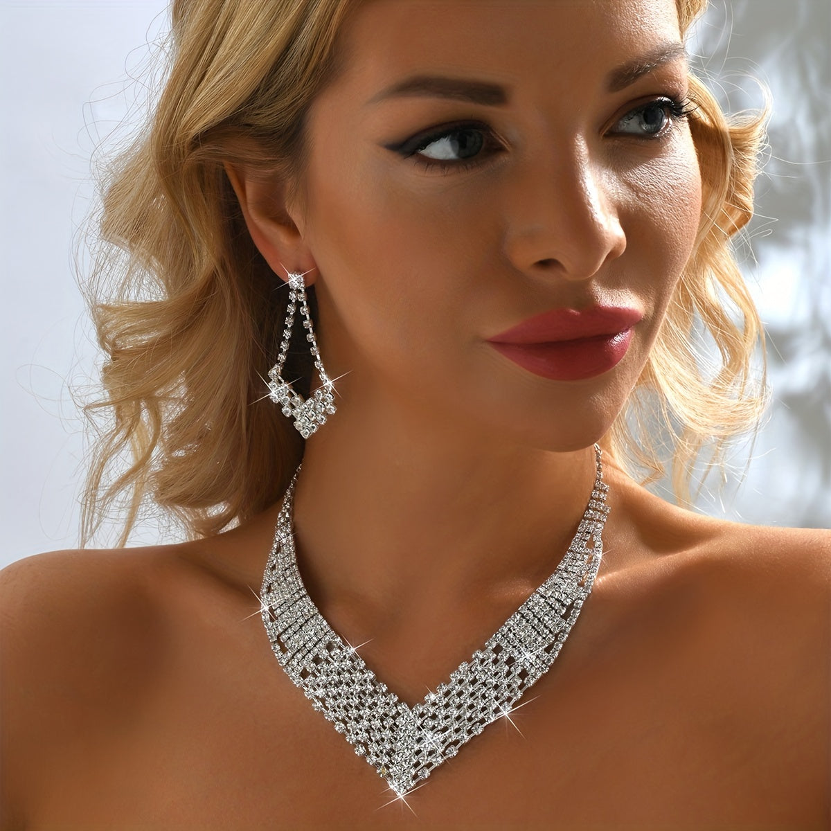 Elegant Rhinestone Necklace and Earrings Set for Weddings and Special Occasions