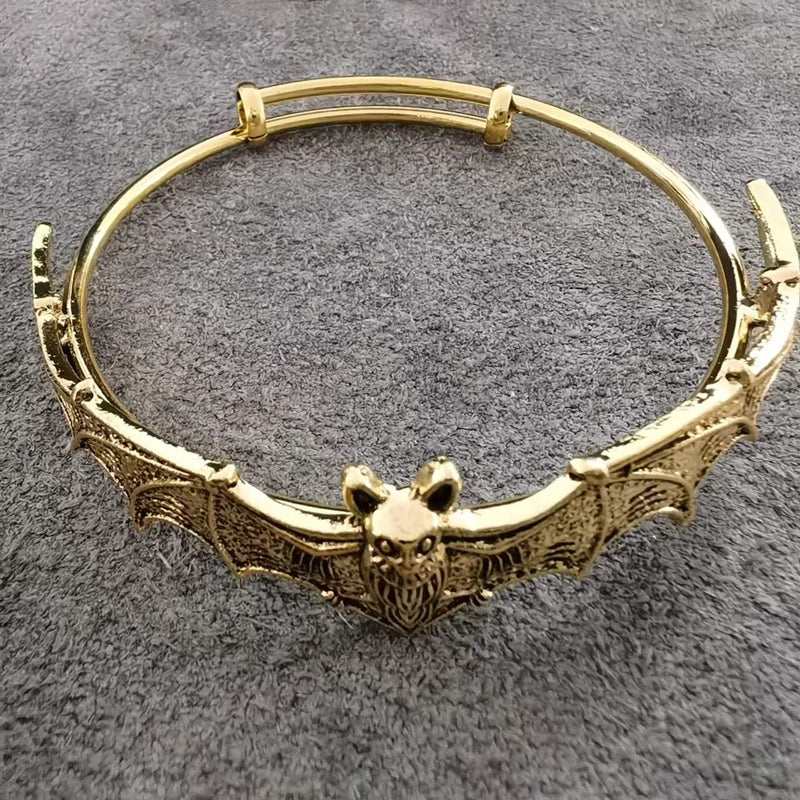 Punk-Inspired Bat Bracelet: A Fashionable Halloween Gift for Men and Women!