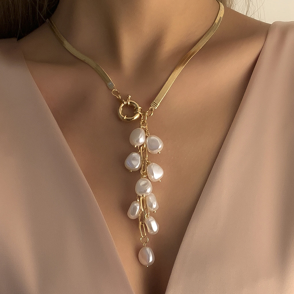 Faux Pearl Pendant Necklace