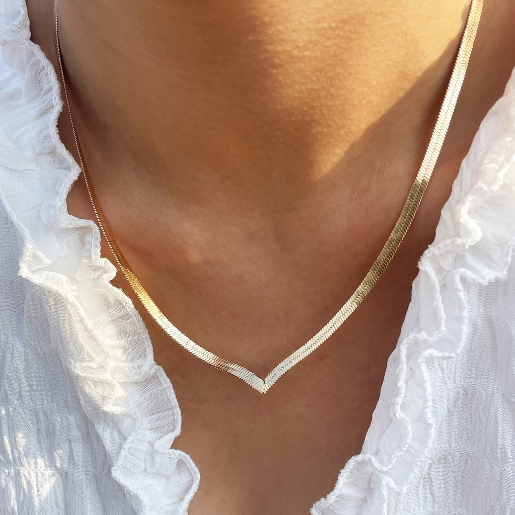 Stunning Street Snake Bone Necklace - V-Shaped Geometric Temperament Design