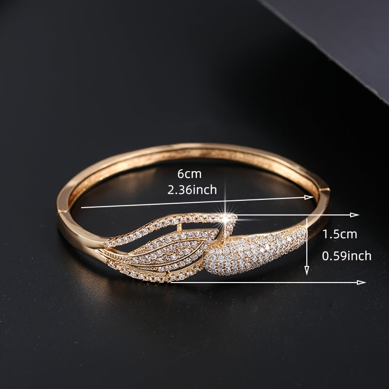 Shine Bright with our Fashion New Minimalist Zircon Bracelet, Inlaid with Zircon and 18K Gold Plated for a Holiday Style
