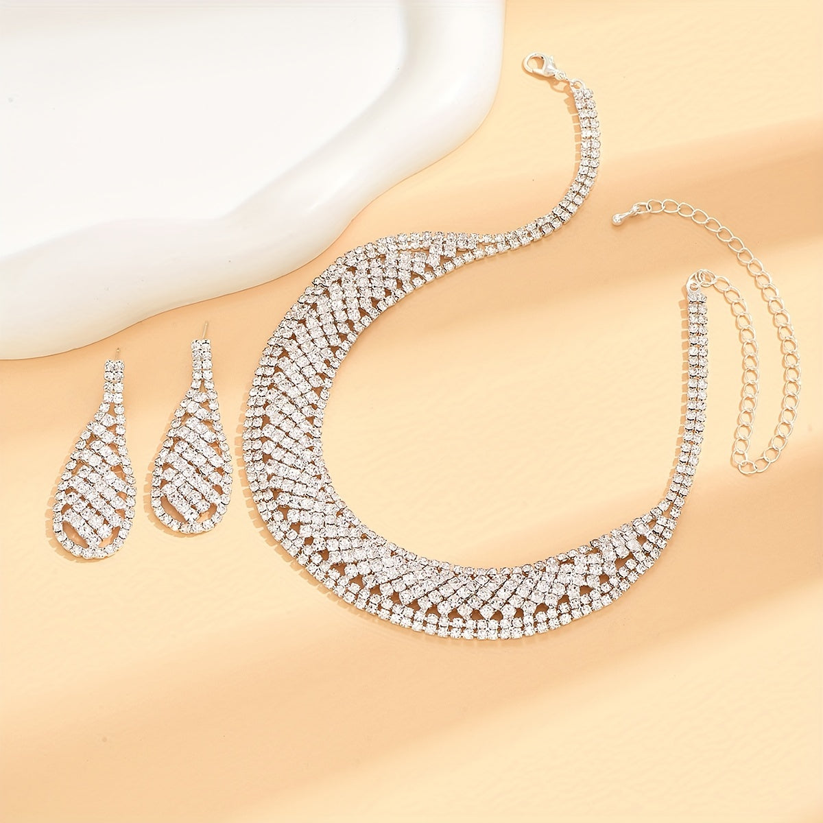 Sparkling Rhinestone Necklace and Earrings Set for Glamorous Occasions