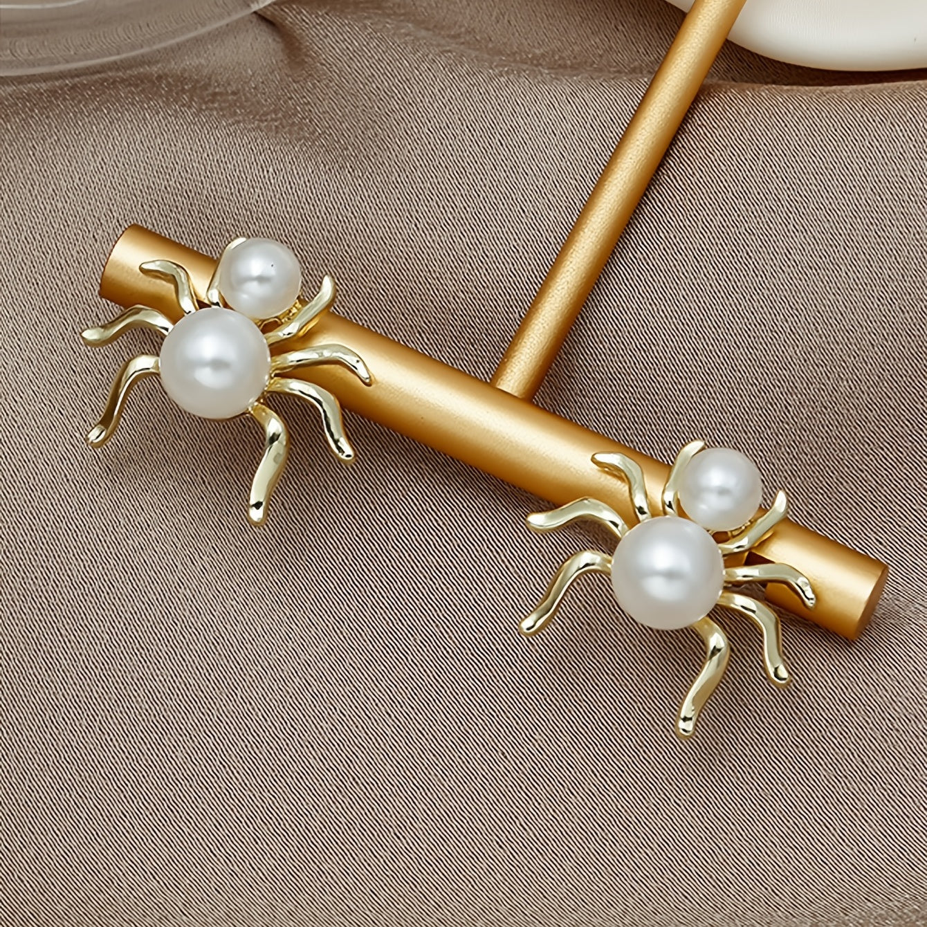 Personality Retro Creative 3D Spider Stud Earrings Inlaid Faux Pearl Ear Jewelry