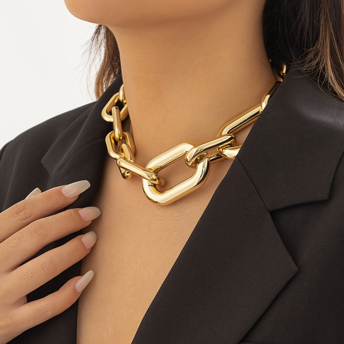 Make a Statement with this Exaggerated Chunky Chain Necklace - Perfect for Women's Parties!