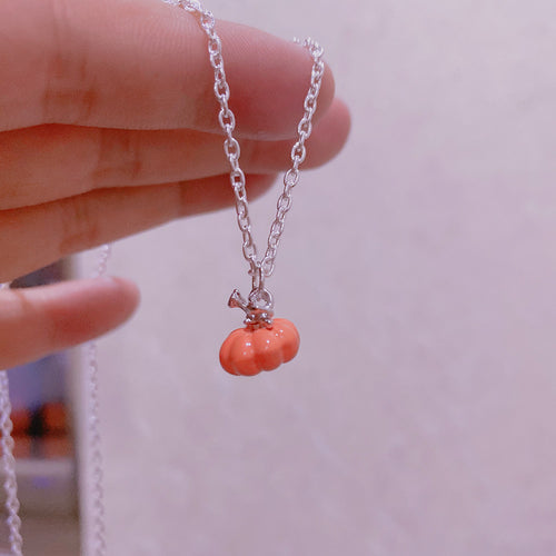 Celebrate Halloween with this Adorable Pumpkin Necklace!