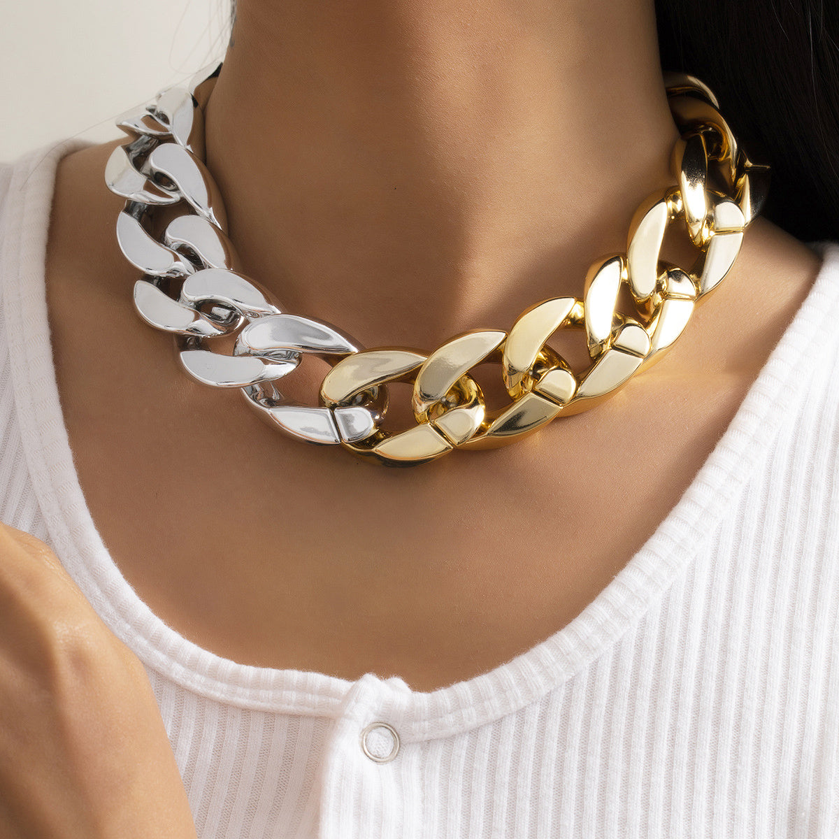 Gorgeous Geometric Square Buckle Necklace - Perfect for Ladies with a Sense of Style!