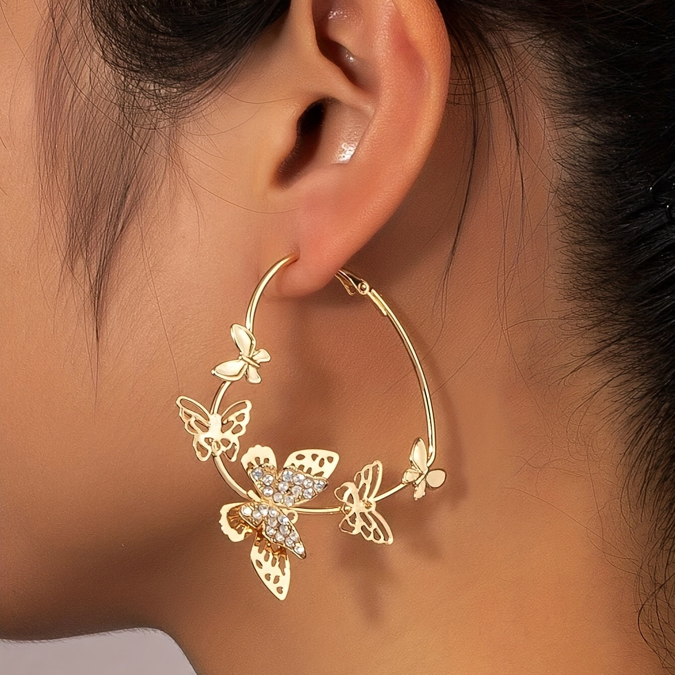 Heart Shape With Exquisite Golden Butterflies Decor Shiny Rhinestone Inlaid Hoop Earrings Cute Vocation Style Trendy Female Gift