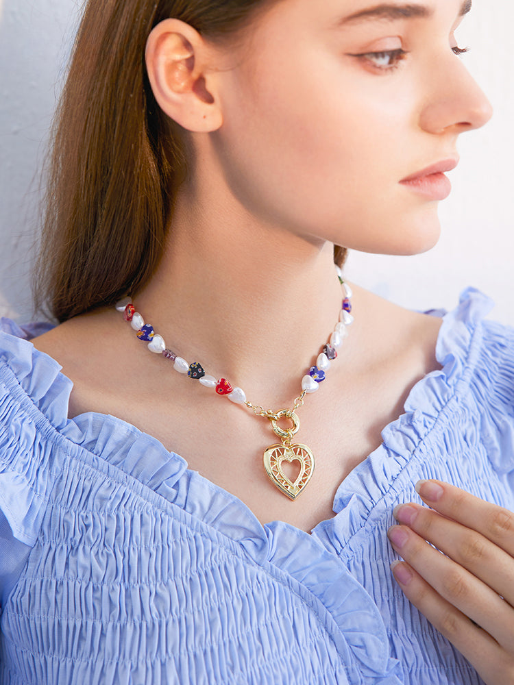 FN Acrylic Cut-out Heart Clavicle Chain Necklace LOJS78