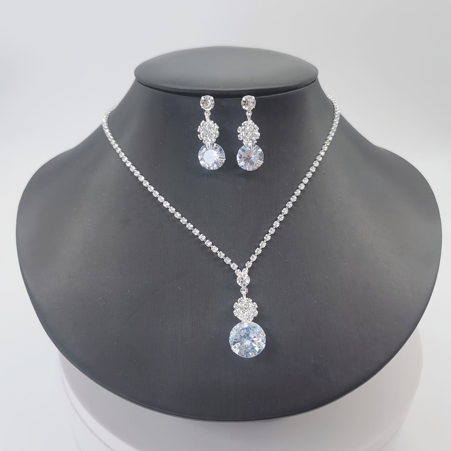 Elegant Flower-Shaped Rhinestone Jewelry Set with Shiny Round-Cut Zircon Pendant Necklace and Dangle Earrings - Perfect for Weddings, Proms, and Special Occasions