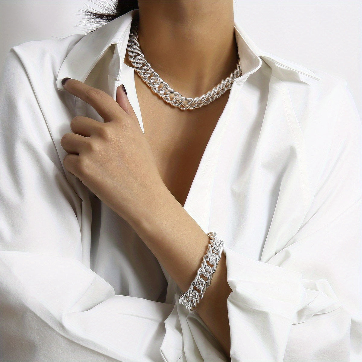 2pcs of Elegance: Women's O-Chain Metal Bracelet & Necklace Set