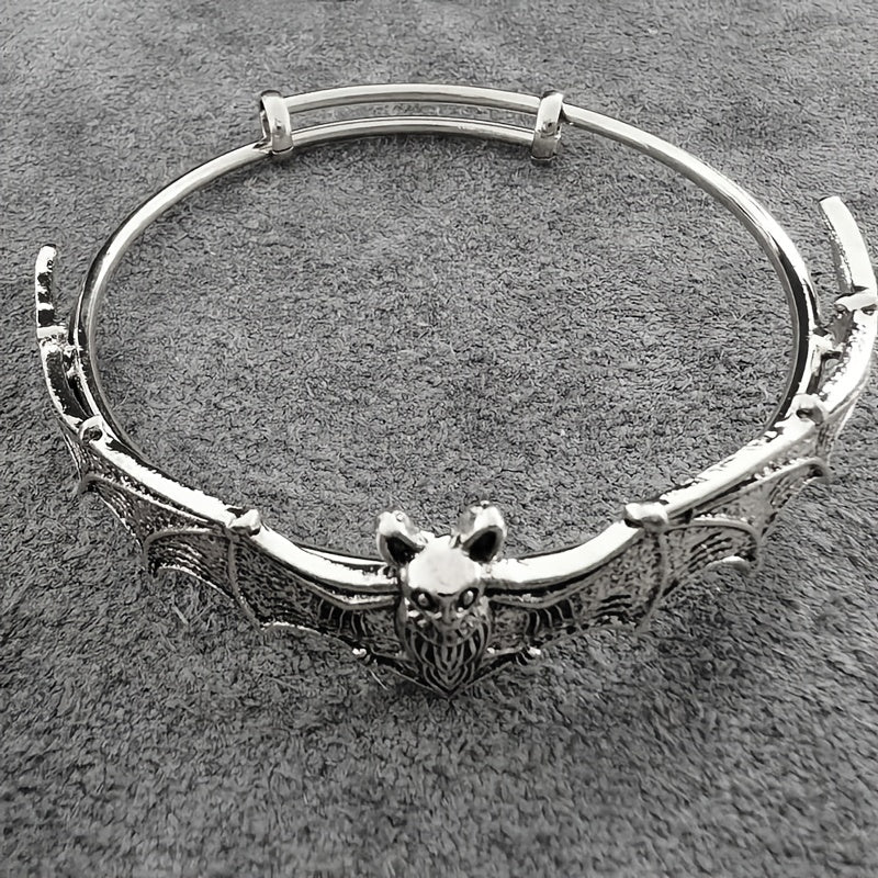 Punk-Inspired Bat Bracelet: A Fashionable Halloween Gift for Men and Women!