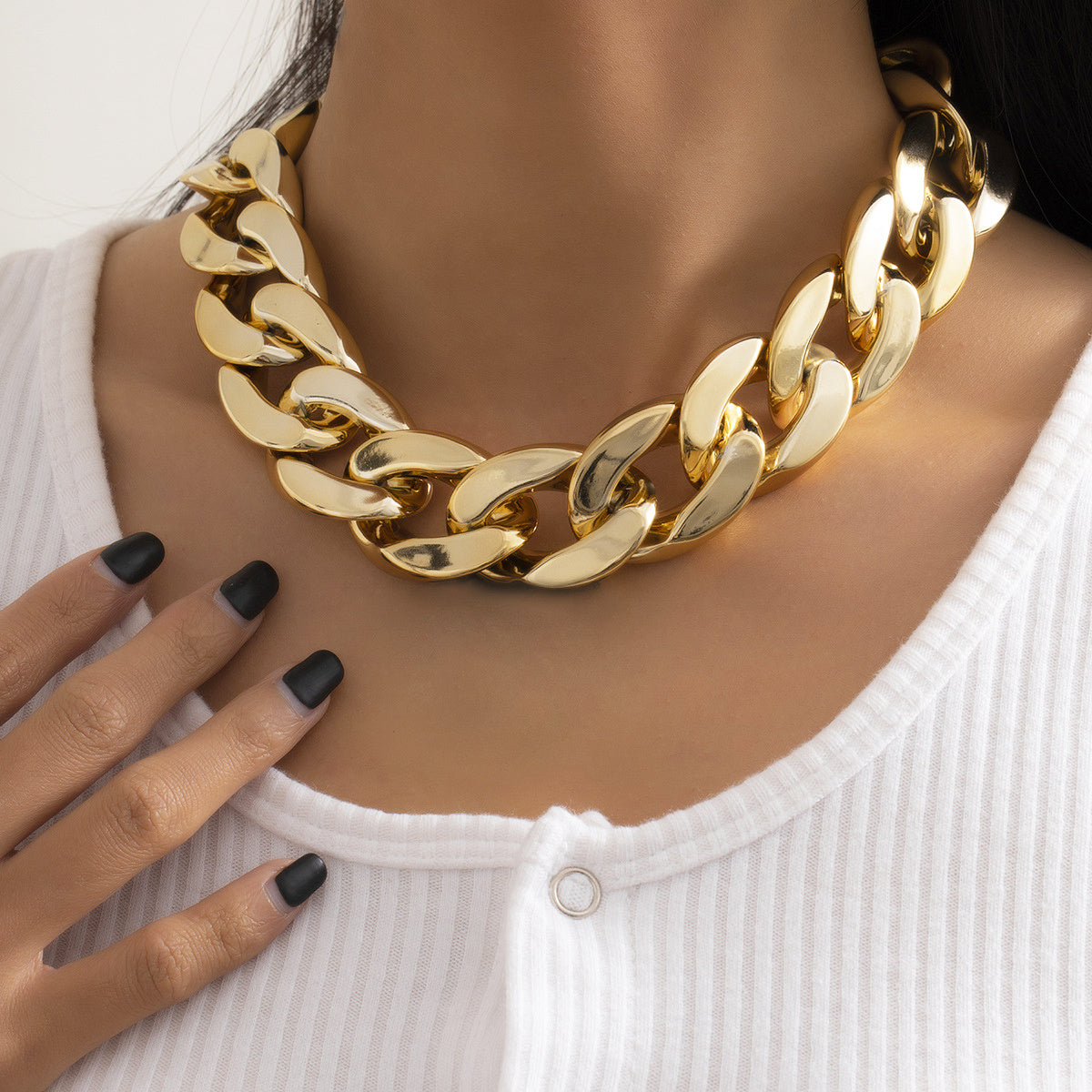Gorgeous Geometric Square Buckle Necklace - Perfect for Ladies with a Sense of Style!