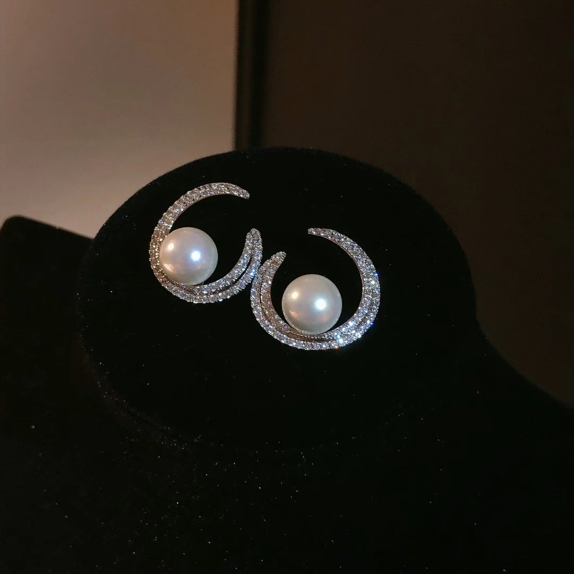 S925 Sterling Silver Needle High-Lustre Pearl Earrings LJ49