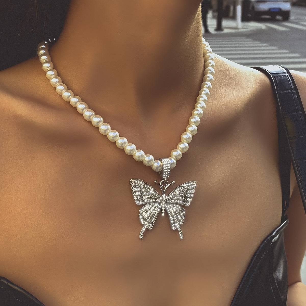 Gorgeous Elegant Fashion: Sparkling Butterfly Pearl Necklace