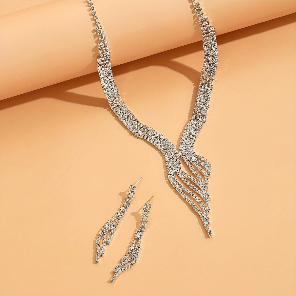 Elegant Wedding Jewelry Set with Sparkling Pendant Necklace and Dangle Earrings - Perfect for Bridal Photo Shoots and Special Occasions