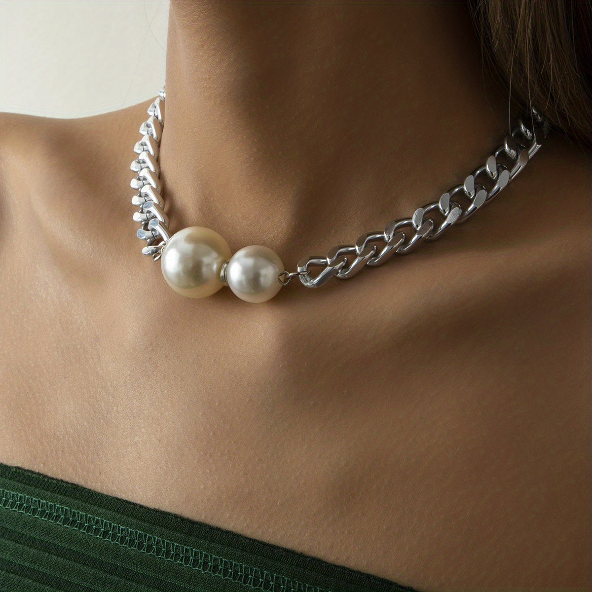 Gorgeous 1 Pc Ladies Fashion Pearl Chain Charm Necklace - A Stylish Accessory for Your Look!