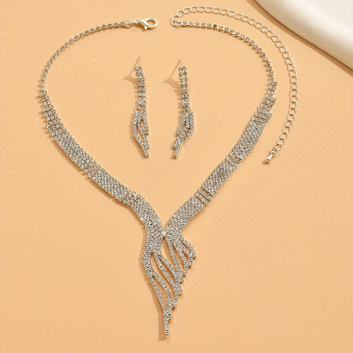 Elegant Wedding Jewelry Set with Sparkling Pendant Necklace and Dangle Earrings - Perfect for Bridal Photo Shoots and Special Occasions