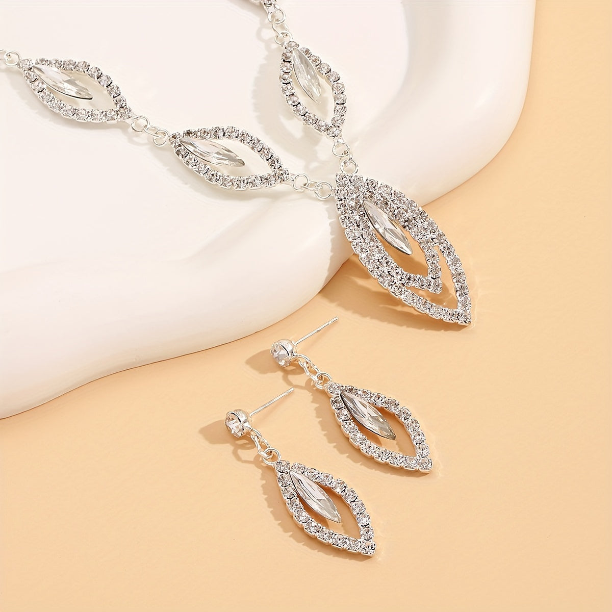 Elegant Hollow Out Jewelry Set for Weddings and Special Occasions - Includes Pendant Necklace and Dangle Earrings