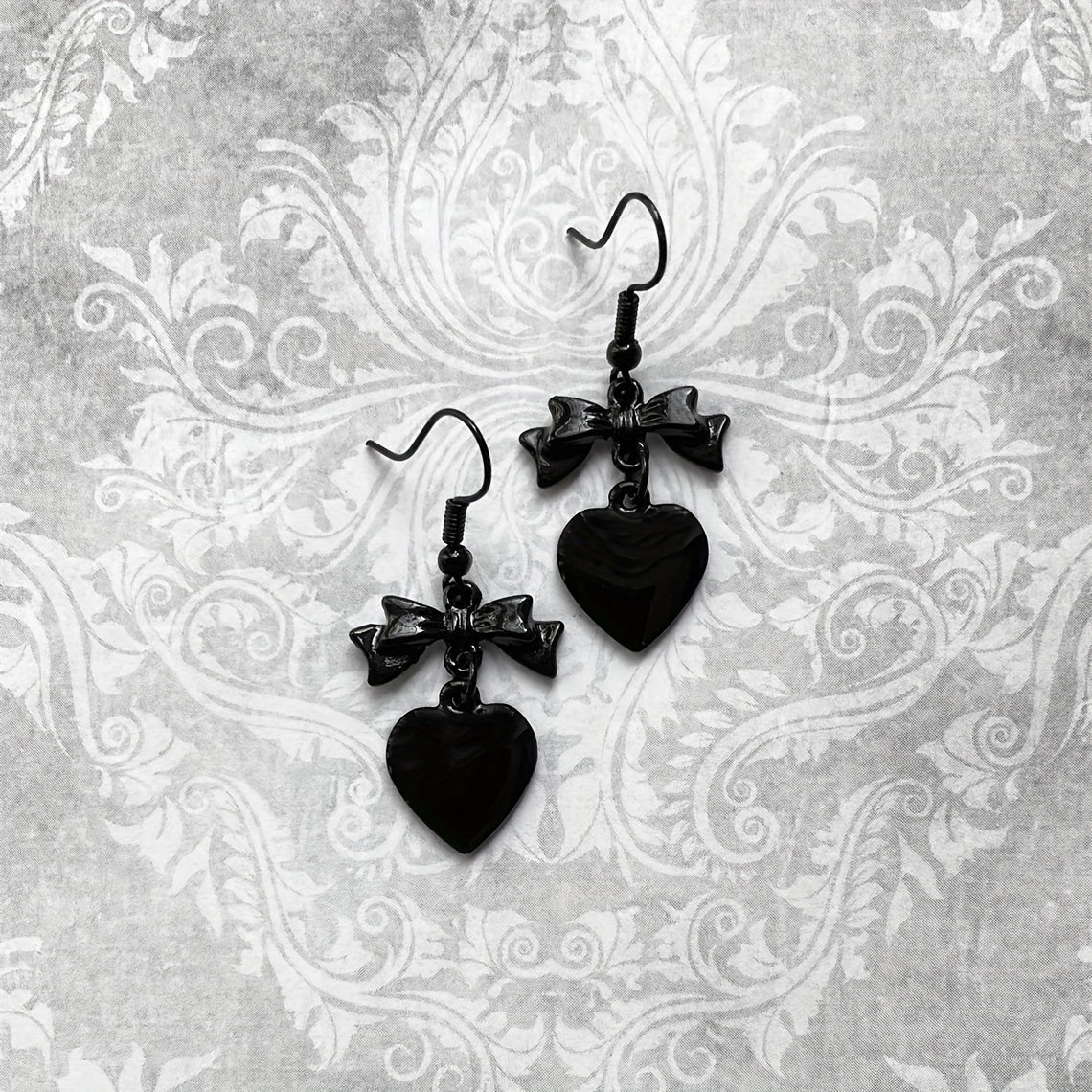 Gorgeous Heart-Shaped Black Dangle Earrings - Perfect Goth-Style Gift for Women & Girls!