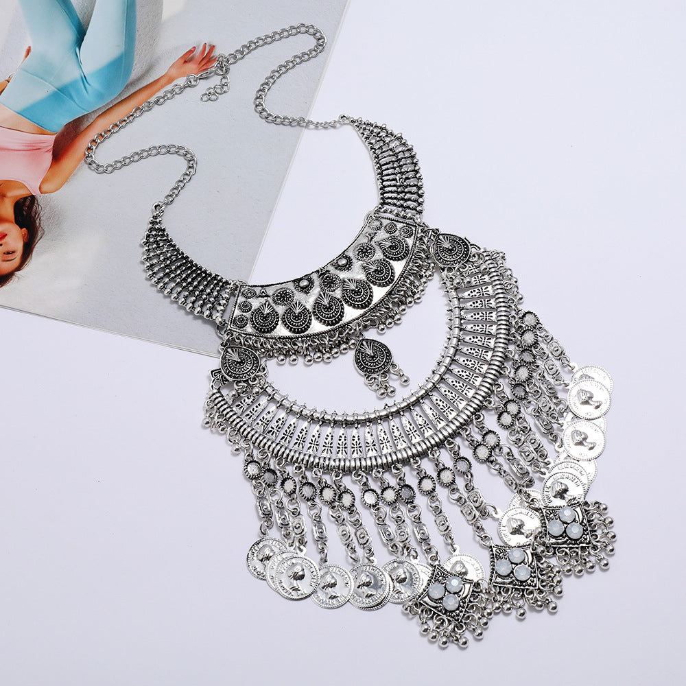 Vintage Coin Tassel Necklace: Add a Touch of Elegance to Your Outfit with this Court Style Accessory