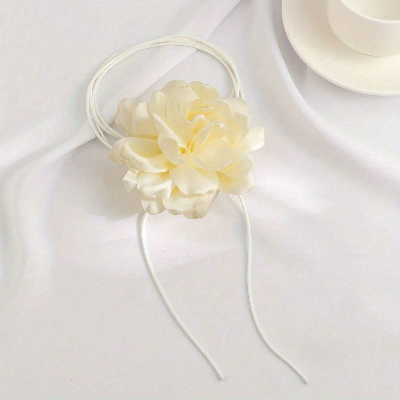Elegant French Vintage Flower Necklace - Romantic Long Strap Design with Wax Cord