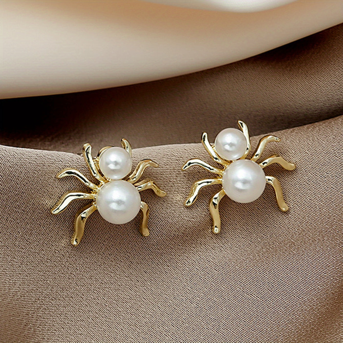 Personality Retro Creative 3D Spider Stud Earrings Inlaid Faux Pearl Ear Jewelry