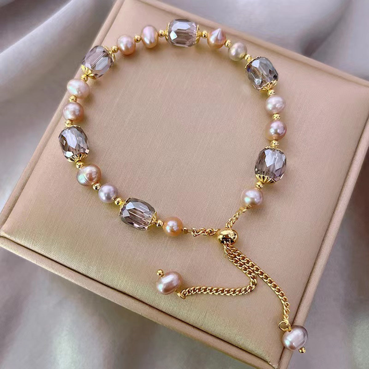 Elevate Your Style with Delicate Vintage Faux Pearl Bracelet - Perfect Gift for Her