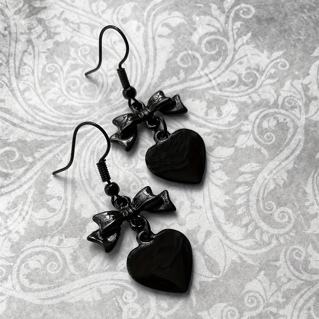 Gorgeous Heart-Shaped Black Dangle Earrings - Perfect Goth-Style Gift for Women & Girls!