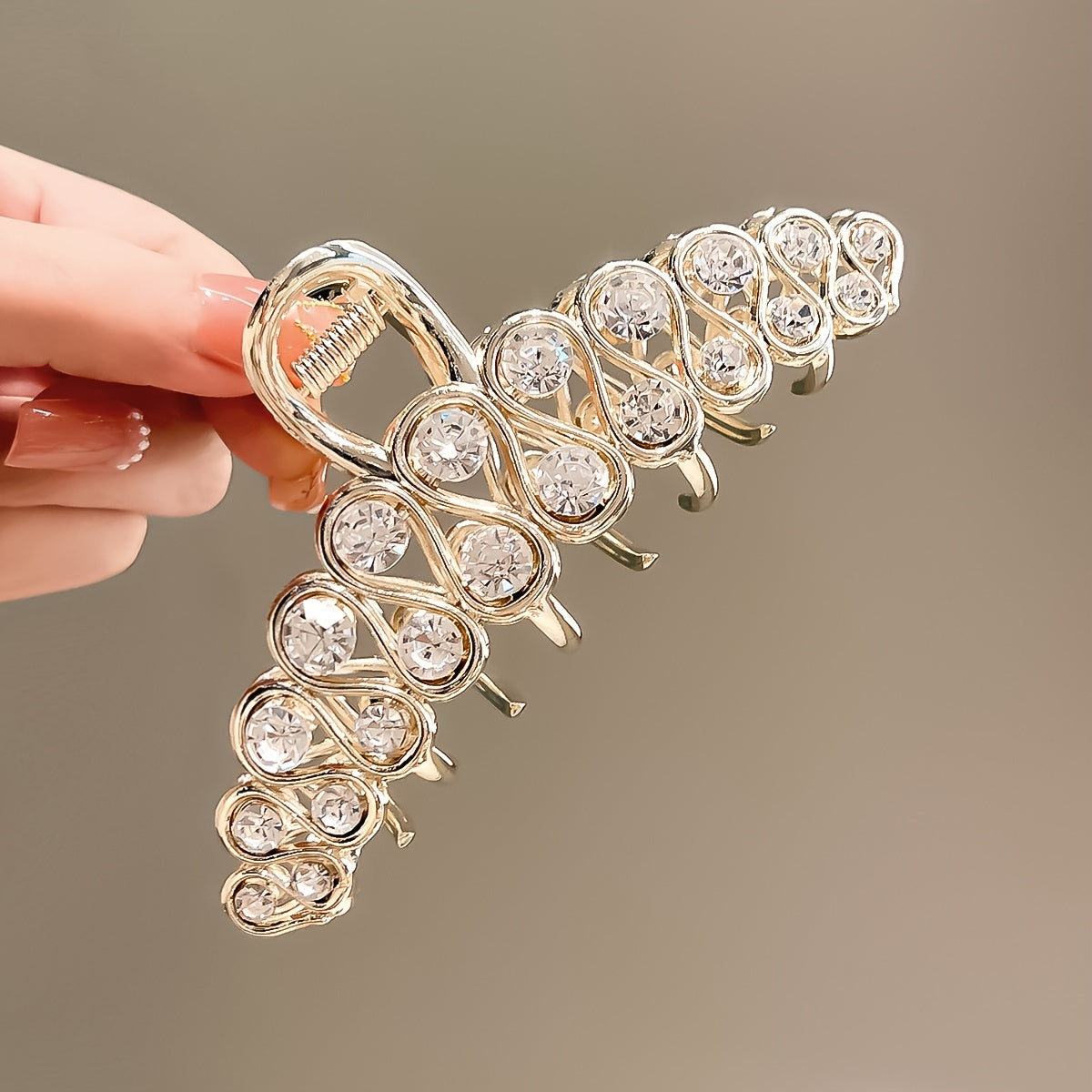 Add Some Sparkle to Your Hair with Our Beautiful Pearl and Metal Hair Claw Clip - Large Size