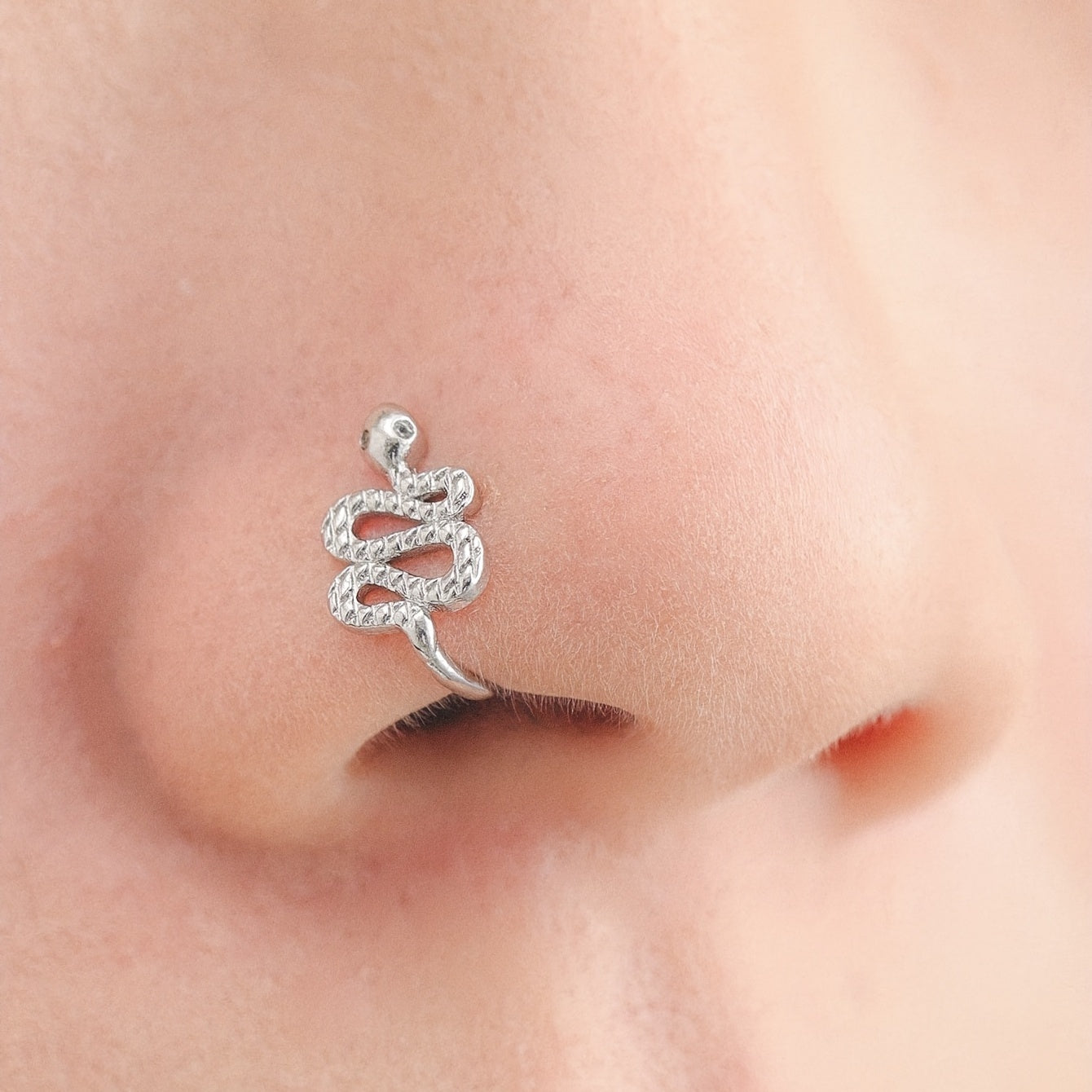 1pc Inlaid Shiny Zircon Snake Shape Clip On Nose Ring Simple Punk Style Fake Piercing Nose Ring
