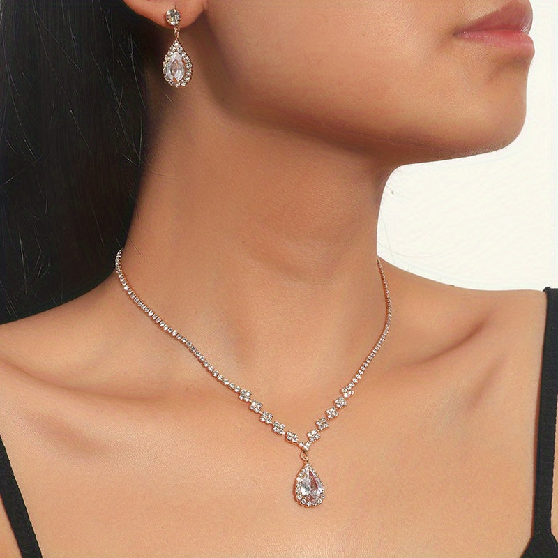 Luxury Rhinestone Water Drop Necklace Set - Fashionable and Eye-Catching Jewelry for Any Occasion