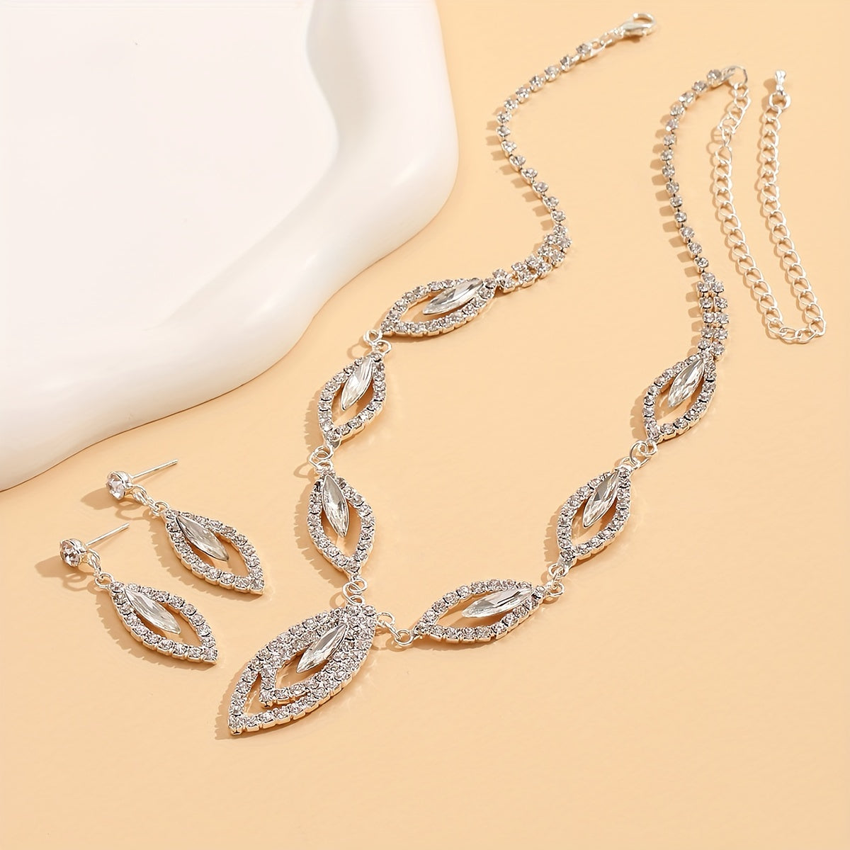 Elegant Hollow Out Jewelry Set for Weddings and Special Occasions - Includes Pendant Necklace and Dangle Earrings