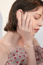 Pearl Bracelet on Model - No Ring