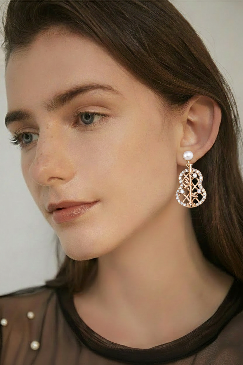 Pearl Filigree Gourd Earring on Clean Model