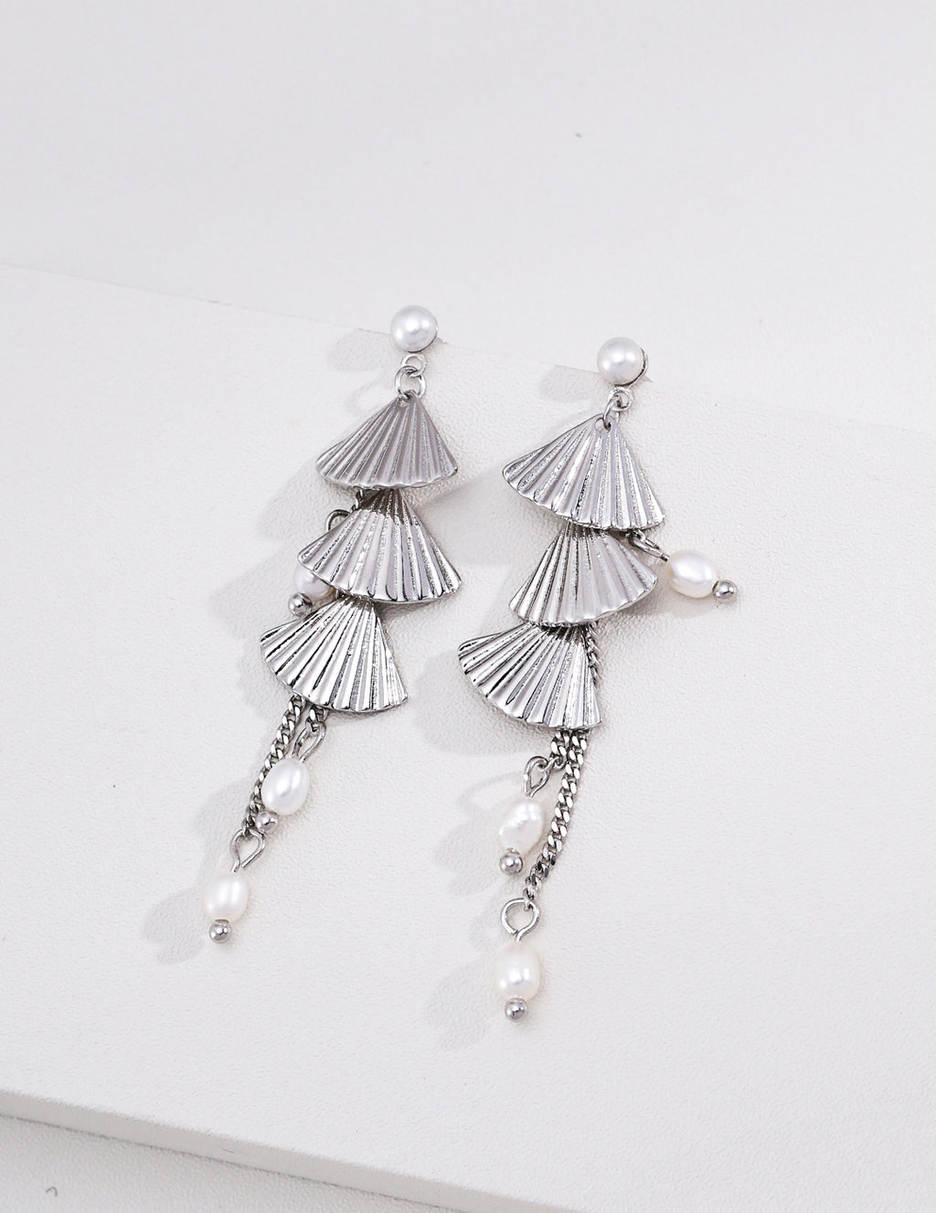 S925 Silver Pearl Earrings with Feather Fan Design LOJ04
