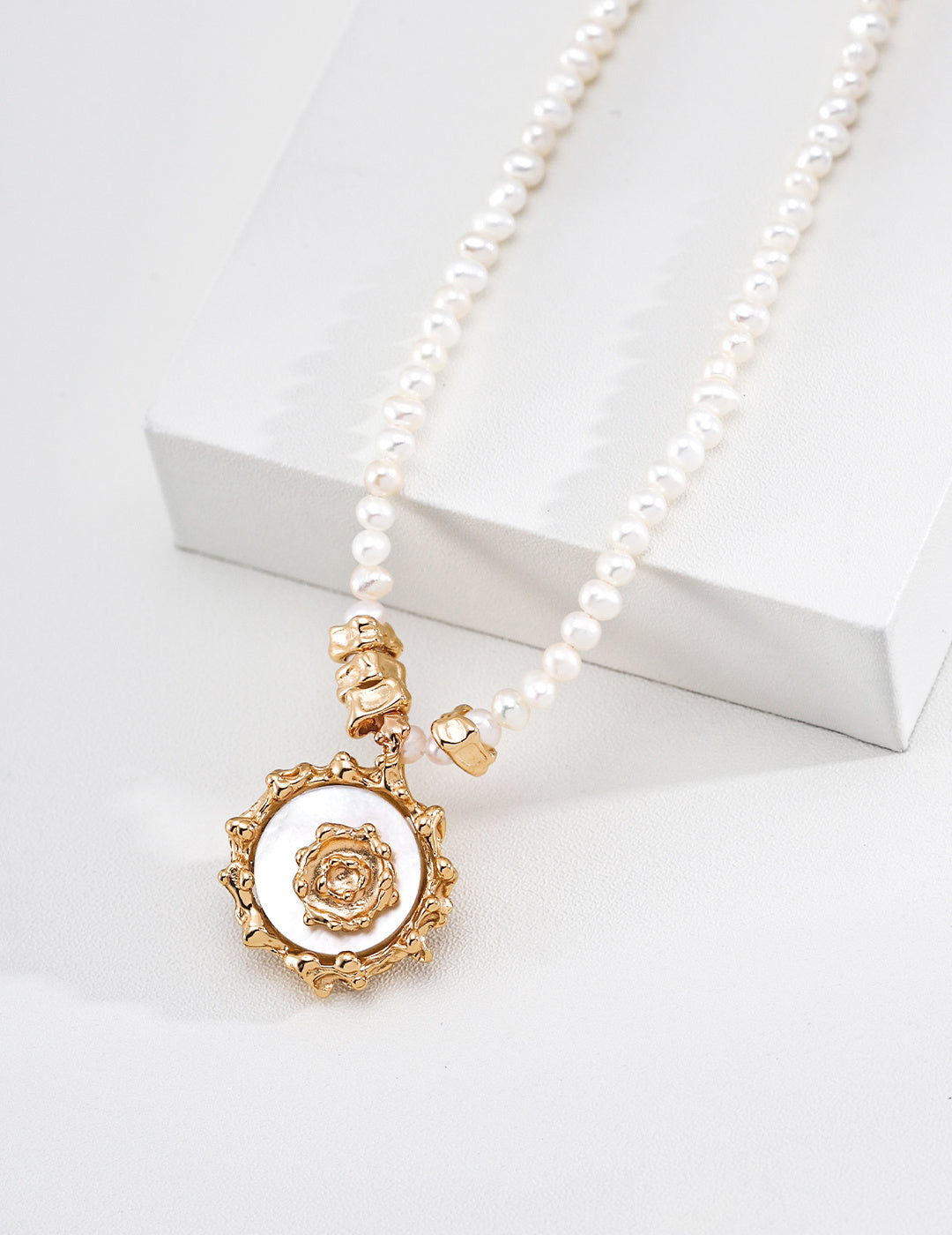 S925 Silver Natural Pearl & Mother-of-Pearl Sun Medallion Necklace LOJ26