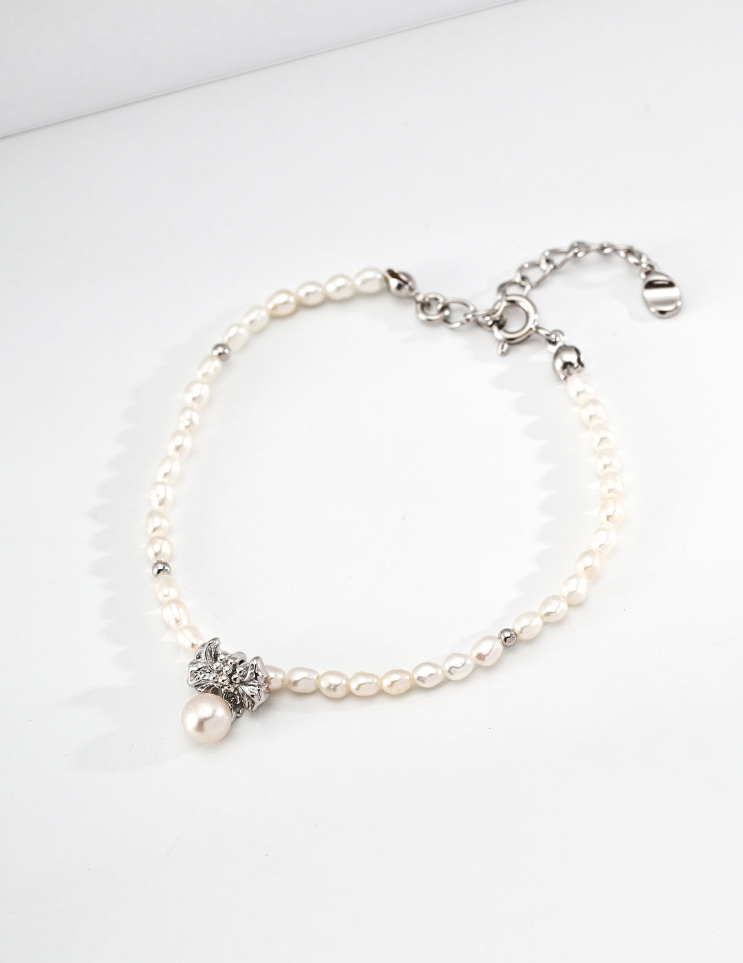 S925 Silver Natural Pearl Bracelet with Gold Bow Charm LOJ55
