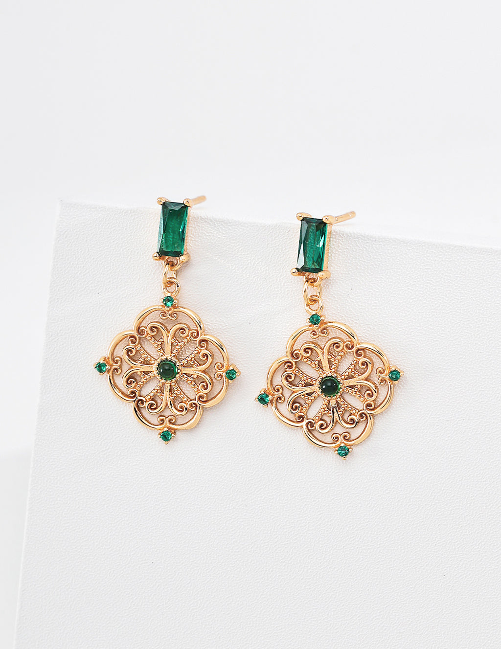 S925 Silver Emerald Green CZ Filigree Medallion Drop Earrings LOJ63