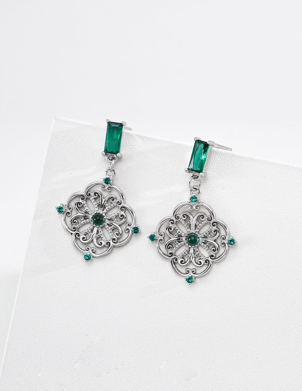 S925 Silver Emerald Green CZ Filigree Medallion Drop Earrings LOJ63