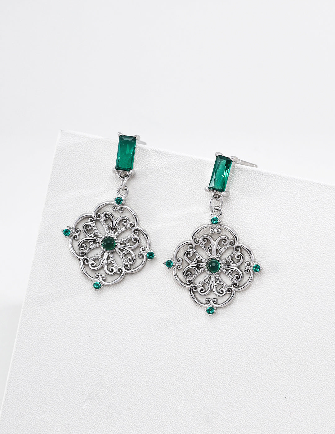 S925 Silver Emerald Green CZ Filigree Medallion Drop Earrings LOJ63